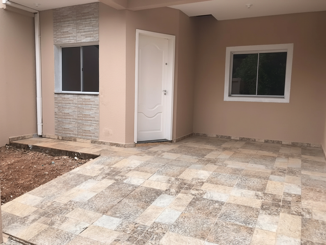 Locação - Casa com 2 quartos, 1 vaga de garagem, 55 m², Uvaranas.