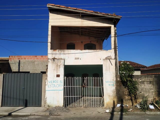 Casa com 250m² 3 quartos e 2 banheiros, à venda, no bairro Conjunto Residencial Araretama em Pindamonhangaba