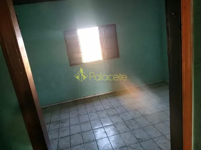 Casa com 250m² 3 quartos e 2 banheiros, à venda, no bairro Conjunto Residencial Araretama em Pindamonhangaba