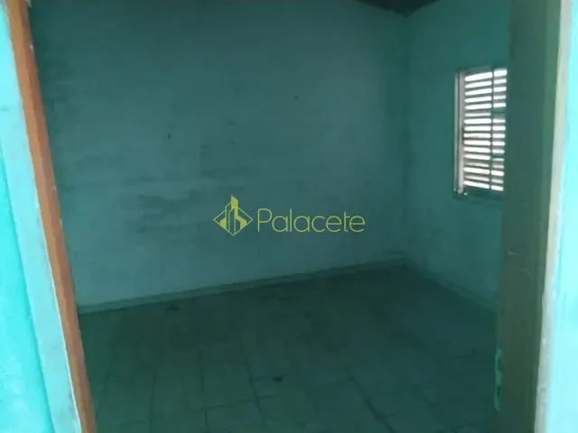 Casa com 250m² 3 quartos e 2 banheiros, à venda, no bairro Conjunto Residencial Araretama em Pindamonhangaba