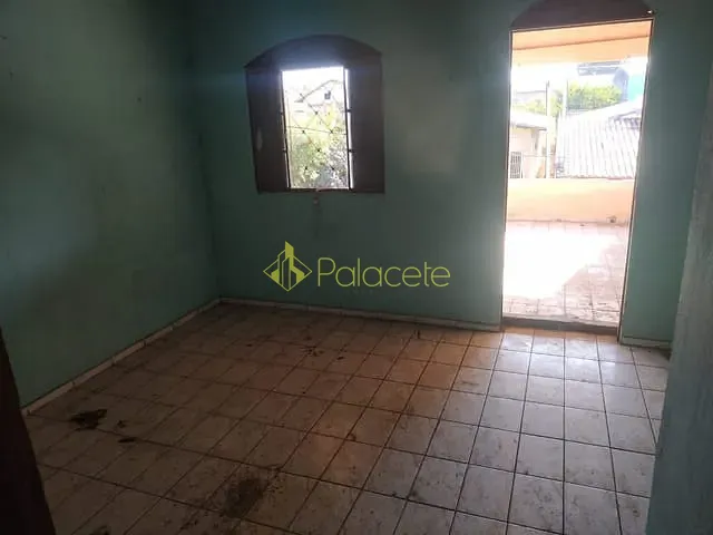 Casa com 250m² 3 quartos e 2 banheiros, à venda, no bairro Conjunto Residencial Araretama em Pindamonhangaba