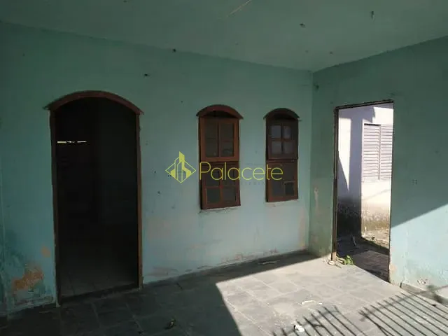 Casa com 250m² 3 quartos e 2 banheiros, à venda, no bairro Conjunto Residencial Araretama em Pindamonhangaba