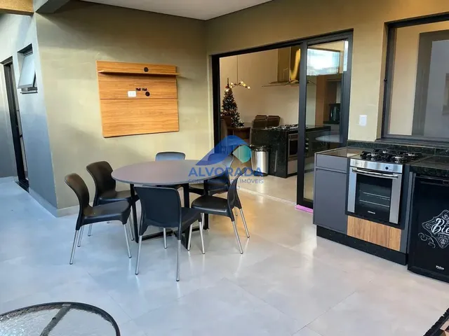 Casa com 200m² 3 quartos e 3 banheiros, à venda, no bairro Jardim Jacinto em Jacareí