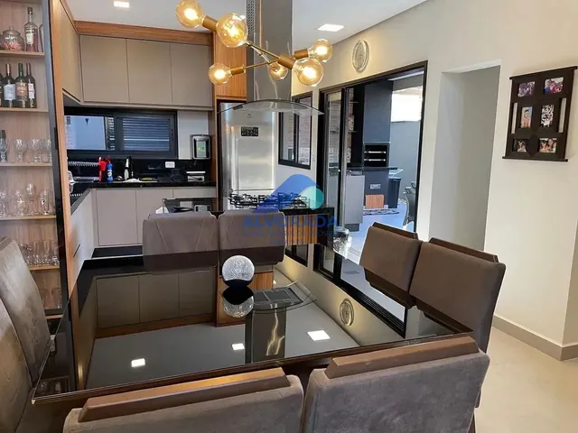 Casa com 200m² 3 quartos e 3 banheiros, à venda, no bairro Jardim Jacinto em Jacareí