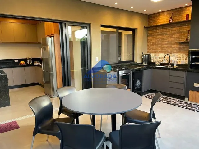 Casa com 200m² 3 quartos e 3 banheiros, à venda, no bairro Jardim Jacinto em Jacareí