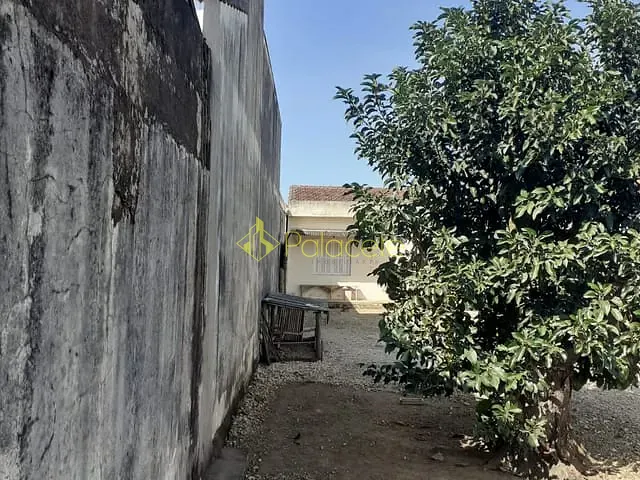 Casa com 260m² 1 quarto e 1 banheiro, à venda, no bairro Parque São Domingos em Pindamonhangaba