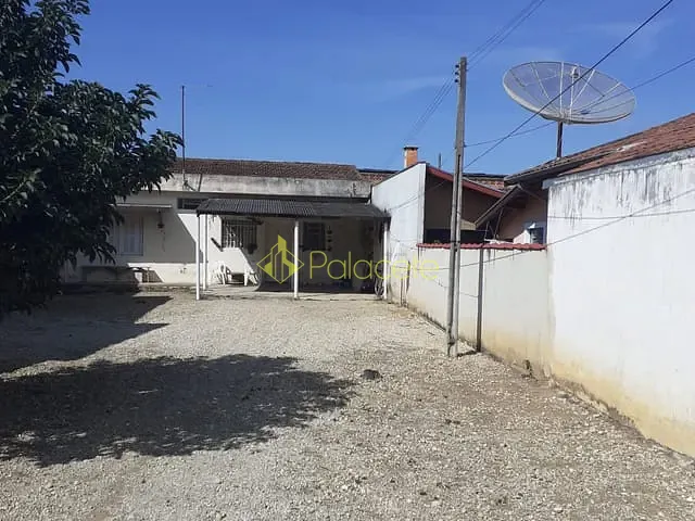 Casa com 260m² 1 quarto e 1 banheiro, à venda, no bairro Parque São Domingos em Pindamonhangaba