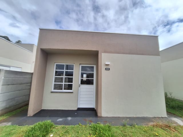 Locação - Casa com 2 quartos, 1 vaga de garagem, 50 m², Neves.