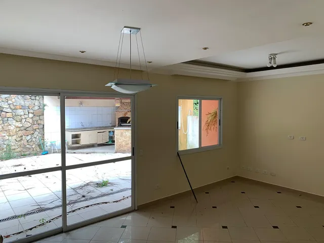 Casa com 200m² 3 quartos e 3 banheiros, para alugar, no bairro Pinus Park em Cotia