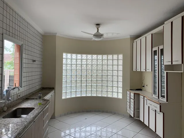 Casa com 200m² 3 quartos e 3 banheiros, para alugar, no bairro Pinus Park em Cotia