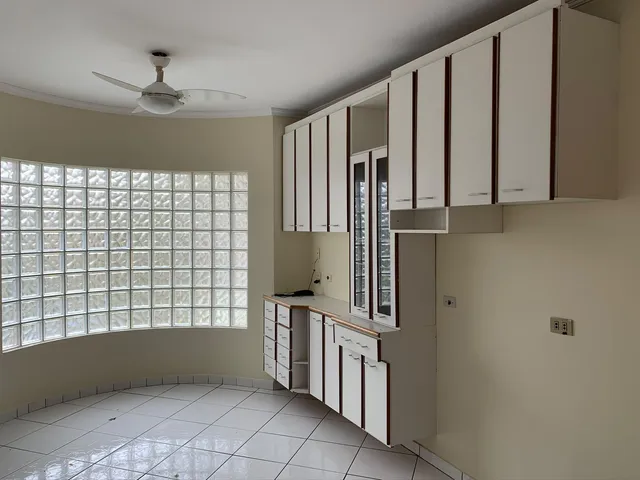 Casa com 200m² 3 quartos e 3 banheiros, para alugar, no bairro Pinus Park em Cotia