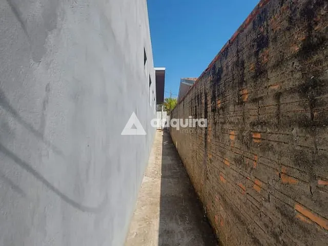 Casa com 490m² 3 quartos e 3 banheiros, à venda, no bairro Uvaranas em Ponta Grossa