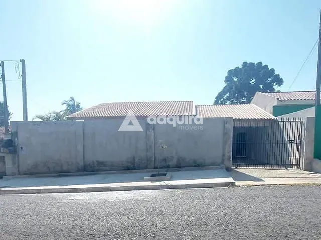 Casa com 490m² 3 quartos e 3 banheiros, à venda, no bairro Uvaranas em Ponta Grossa