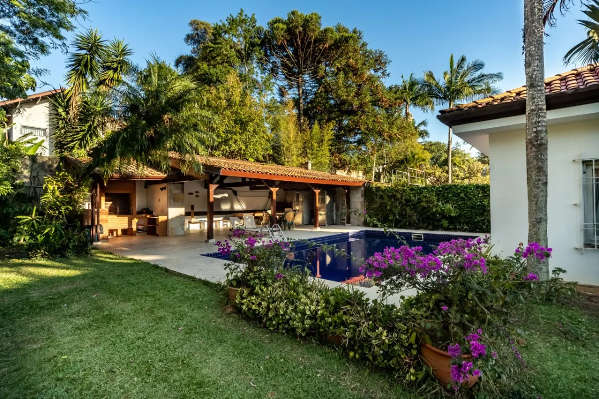Casa para venda em Jardim Marajoara com 3 quartos, sendo 3 suítes, 371m²