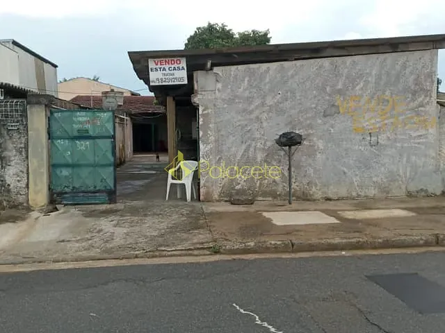 Casa com 640m² 3 quartos e 2 banheiros, à venda, no bairro Cidade Nova em Pindamonhangaba