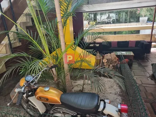 Casa 3 quartos e 4 banheiros, à venda, no bairro Chácara Monte Alegre em São Paulo
