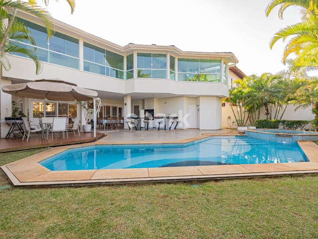 Casa com 649m² 4 quartos e 6 banheiros, à venda, no bairro Alphaville em Santana de Parnaíba