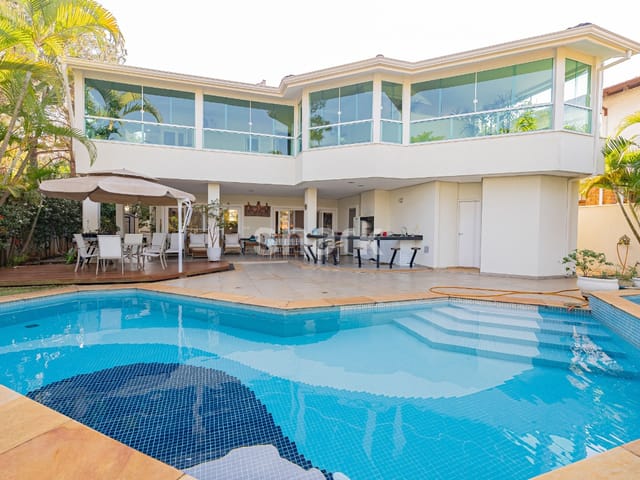 Casa com 649m² 4 quartos e 6 banheiros, à venda, no bairro Alphaville em Santana de Parnaíba