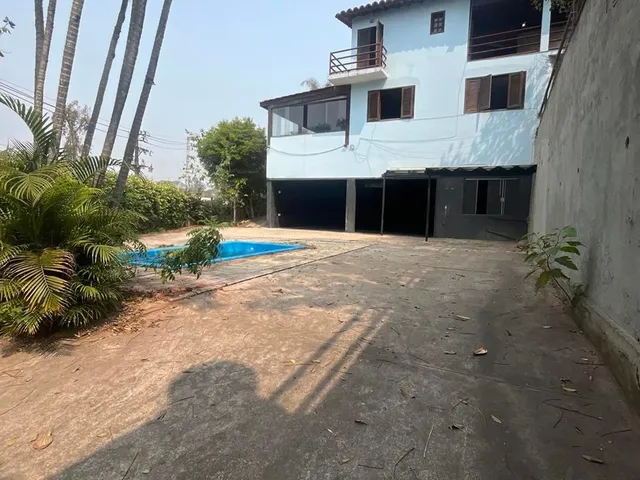 Casa com 371m² 6 quartos e 5 banheiros, para alugar, no bairro Granja Viana em Cotia