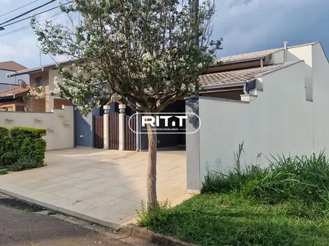 Casa com 250m² 3 quartos e 5 banheiros, para alugar, no bairro Roncáglia em Valinhos