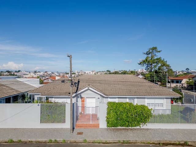 Foto do Casa - Casa terrea  com 4 quartos ,  edicula e quintal,  à venda, Orfãs, Ponta Grossa, PR | Adquira Imóveis