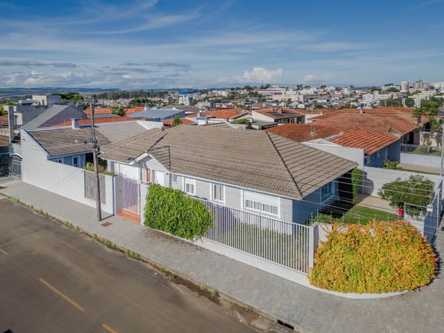 Foto do Casa - Casa terrea  com 4 quartos ,  edicula e quintal,  à venda, Orfãs, Ponta Grossa, PR | Adquira Imóveis