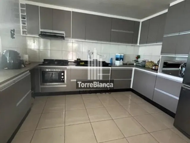 Casa com 288m² 3 quartos e 2 banheiros, à venda, no bairro Uvaranas em Ponta Grossa