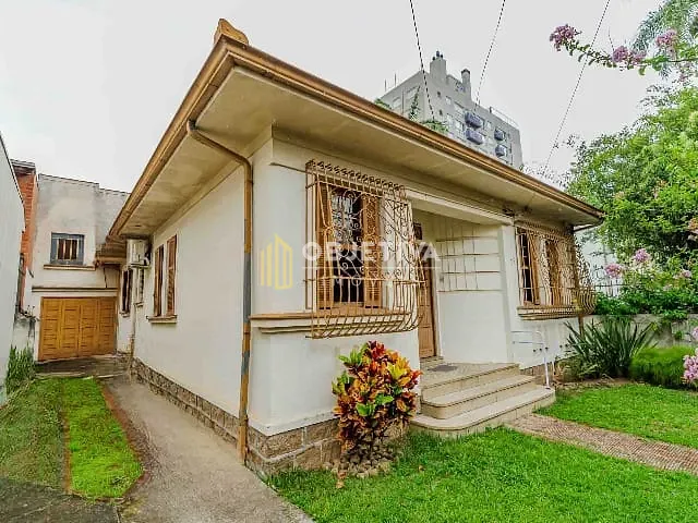 Casa 3 quartos e 2 banheiros, à venda, no bairro Azenha em Porto Alegre