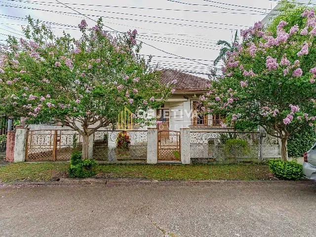 Casa 3 quartos e 2 banheiros, à venda, no bairro Azenha em Porto Alegre