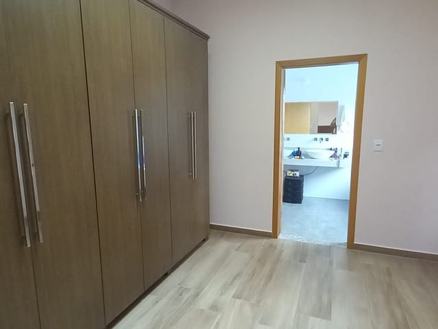 Casa com 381m² 4 quartos e 2 banheiros, à venda, no bairro Jardim Independência em Taubaté