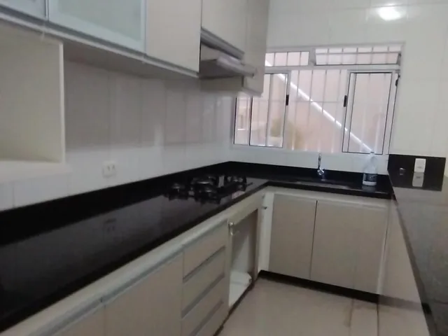 Casa com 200m² 3 quartos e 3 banheiros, para alugar, no bairro Jardim Leonor em Cotia