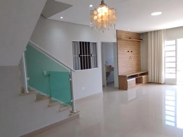 Casa com 200m² 3 quartos e 3 banheiros, para alugar, no bairro Jardim Leonor em Cotia