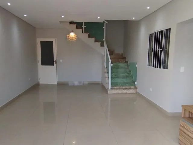 Casa com 200m² 3 quartos e 3 banheiros, para alugar, no bairro Jardim Leonor em Cotia