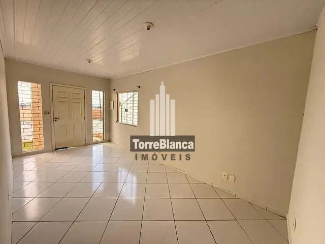 Casa com 300m² 3 quartos e 2 banheiros, à venda, no bairro Uvaranas em Ponta Grossa