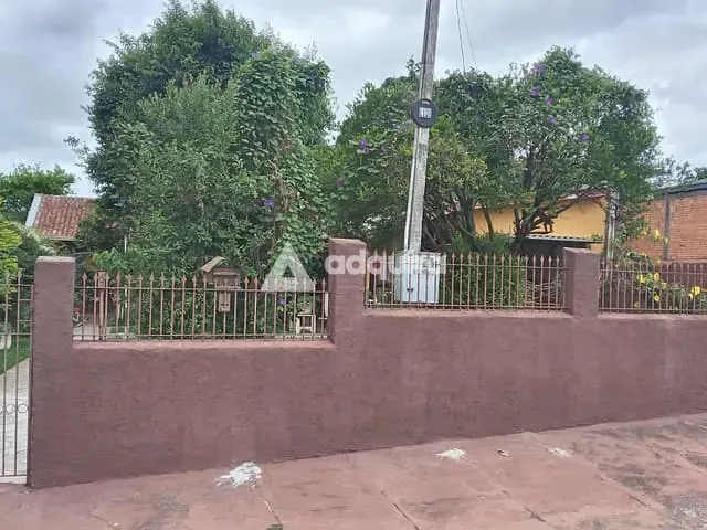 Casa com 490m² 3 quartos e 2 banheiros, à venda, no bairro Uvaranas em Ponta Grossa
