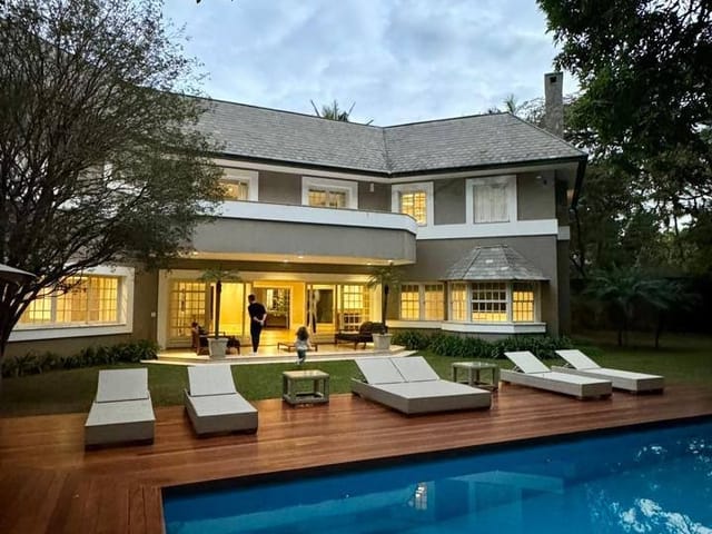 Casa com 1500m² 4 quartos e 7 banheiros, para alugar, no bairro Jardim América em São Paulo