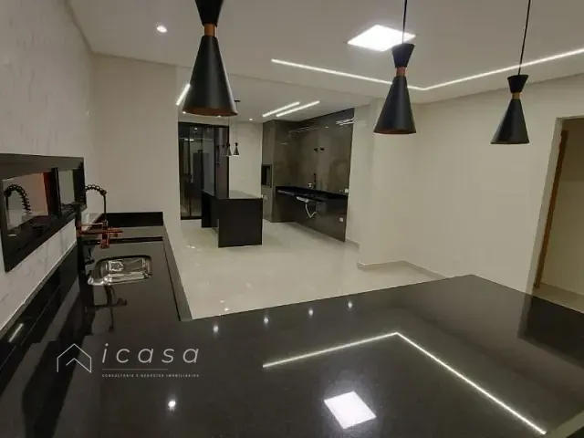 Casa com 300m² 3 quartos e 3 banheiros, à venda, no bairro Piracangaguá em Taubaté