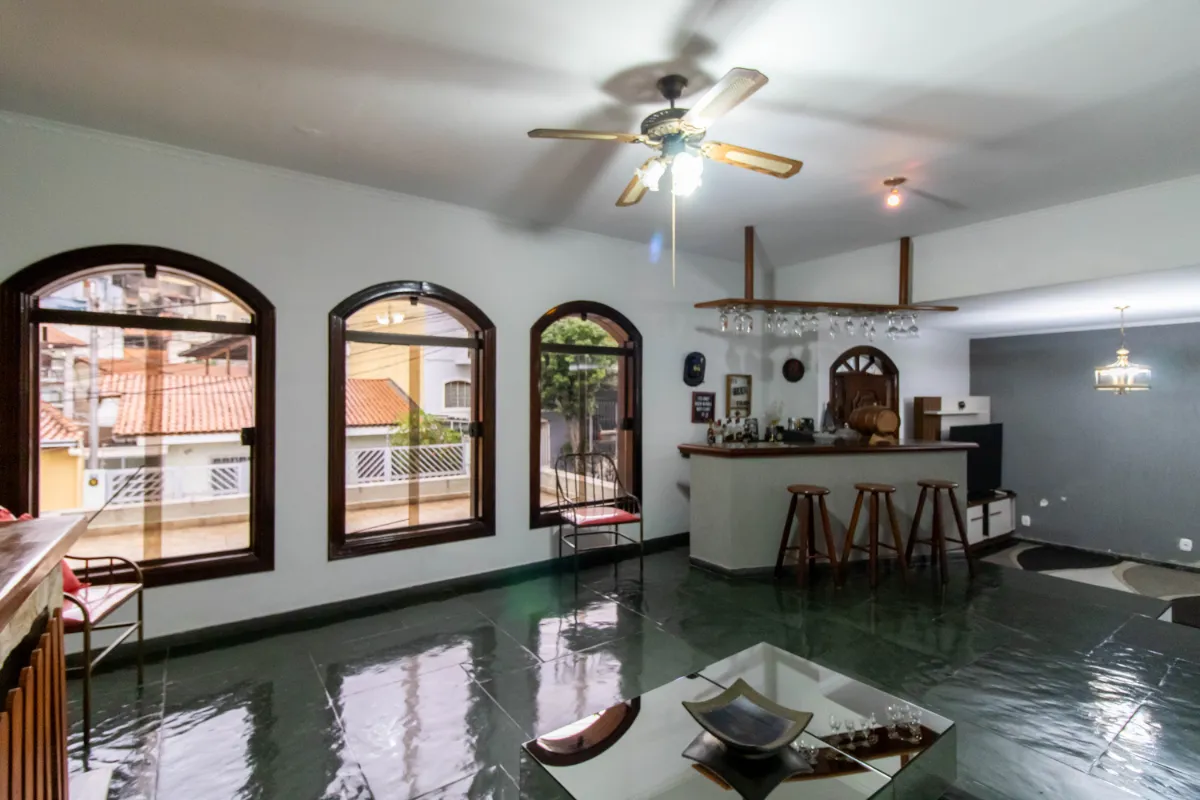 Casa para venda em Vila Rosália com 3 quartos, sendo 1 suíte, 269m²