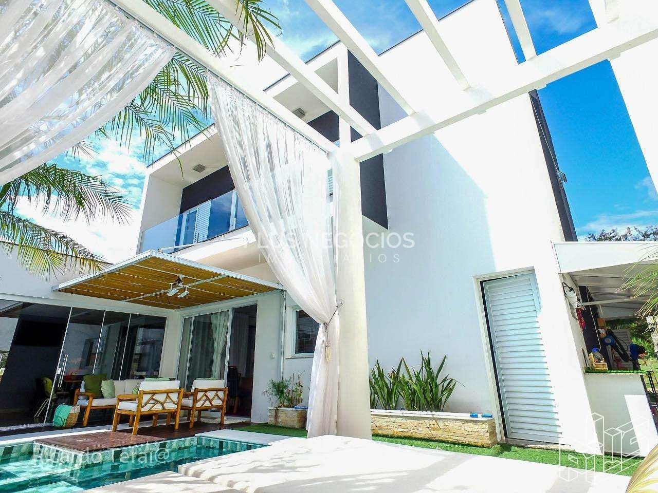 Casa à venda com 3 quartos, 298m² - Foto 2