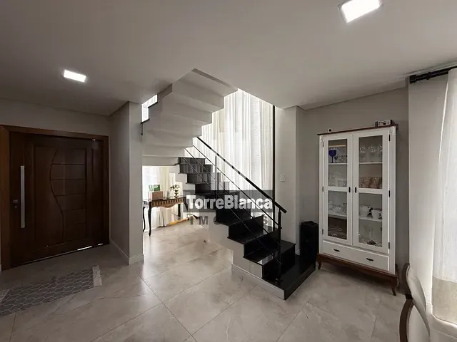 Casa 3 quartos e 4 banheiros, à venda, no bairro Contorno em Ponta Grossa