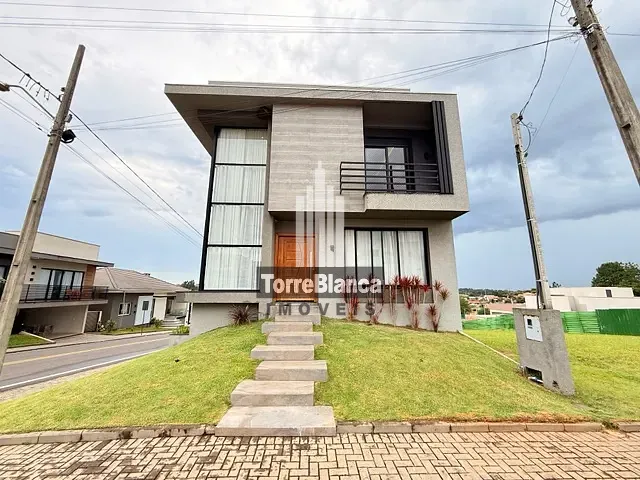 Casa 3 quartos e 4 banheiros, à venda, no bairro Contorno em Ponta Grossa
