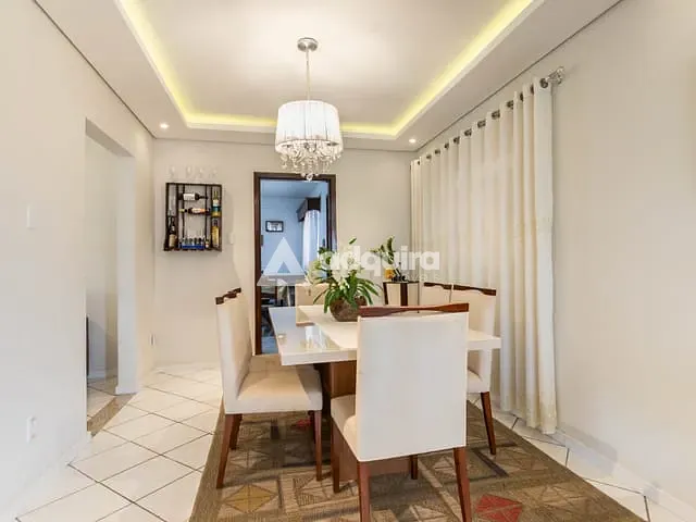 Casa com 352m² 3 quartos e 3 banheiros, à venda, no bairro Uvaranas em Ponta Grossa