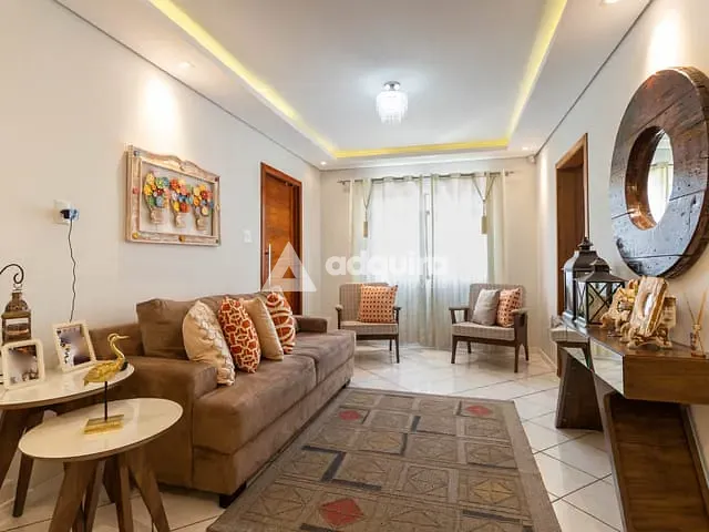 Casa com 352m² 3 quartos e 3 banheiros, à venda, no bairro Uvaranas em Ponta Grossa
