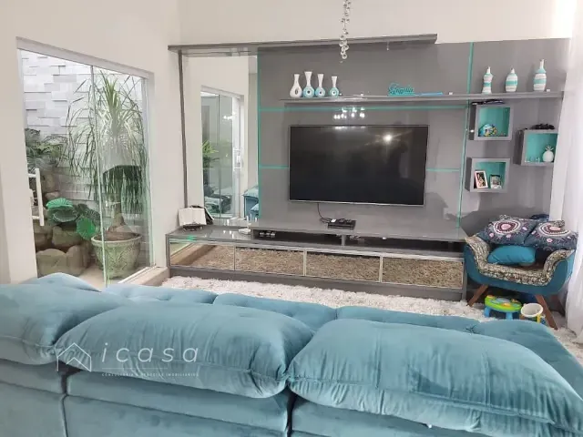 Casa com 300m² 3 quartos e 2 banheiros, à venda, no bairro Residencial Santa Izabel em Taubaté