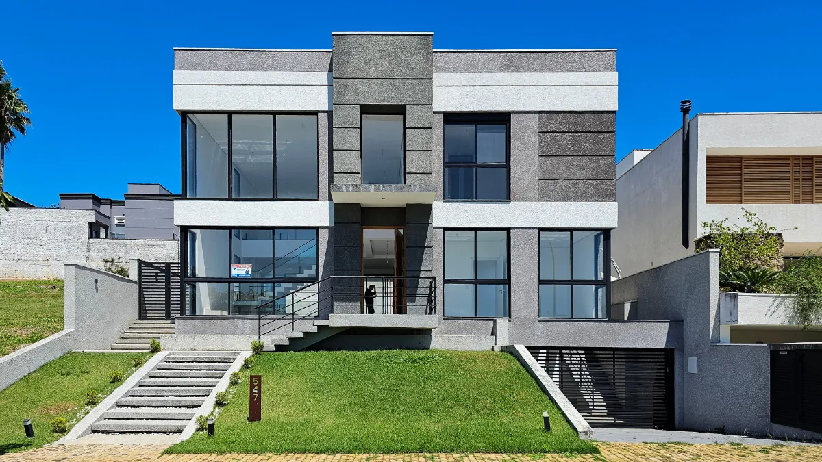Casa em condomínio para venda com 4 quartos, sendo 4 suítes, 468m²