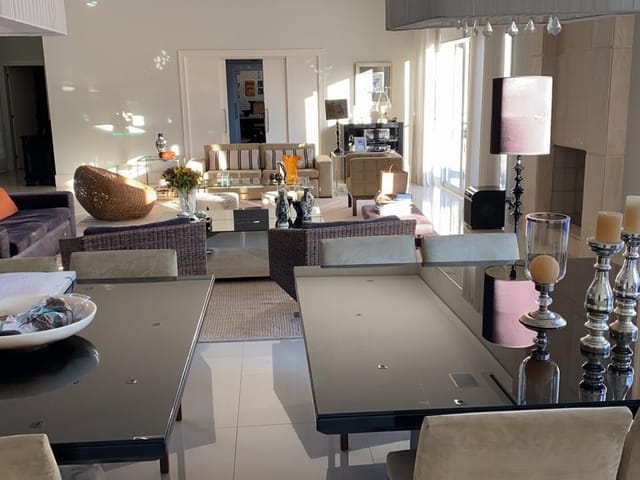Casa com 1007m² 4 quartos e 8 banheiros, à venda, no bairro Alphaville em Santana de Parnaíba