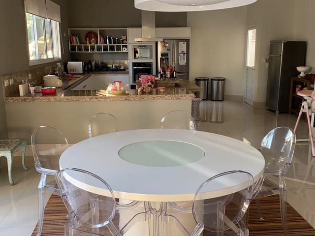 Casa com 1007m² 4 quartos e 8 banheiros, à venda, no bairro Alphaville em Santana de Parnaíba