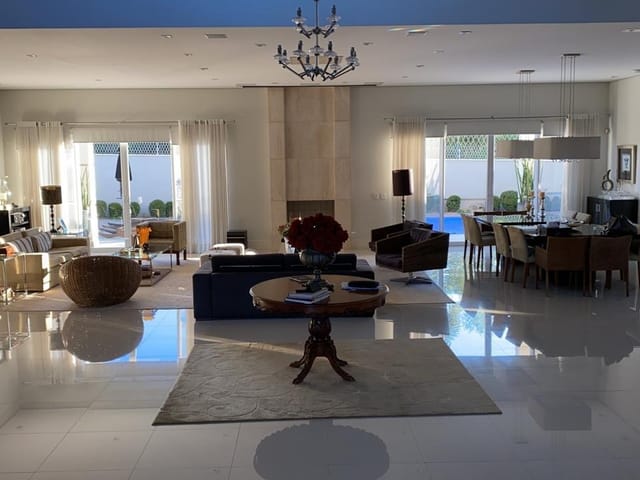 Casa com 1007m² 4 quartos e 8 banheiros, à venda, no bairro Alphaville em Santana de Parnaíba