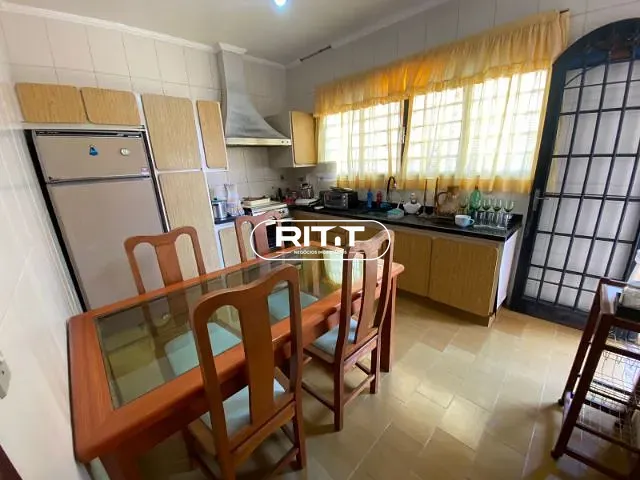 Casa com 300m² 4 quartos e 5 banheiros, à venda, no bairro Parque Taquaral em Campinas