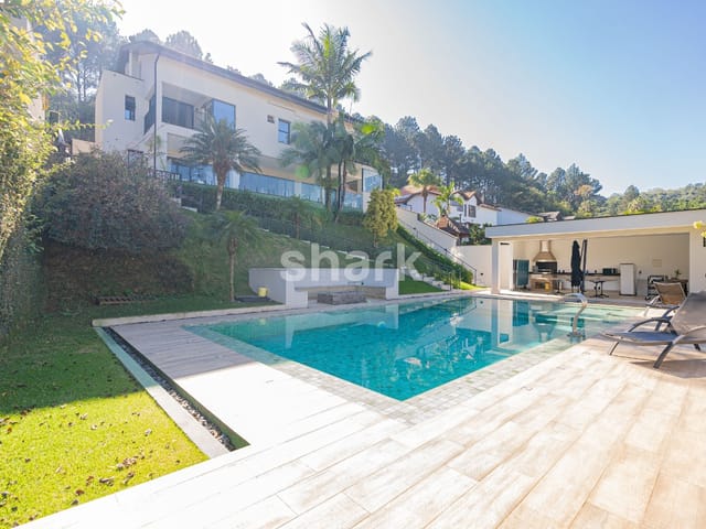 Casa com 1054m² 4 quartos e 6 banheiros, à venda ou para alugar, no bairro Alphaville em Santana de Parnaíba